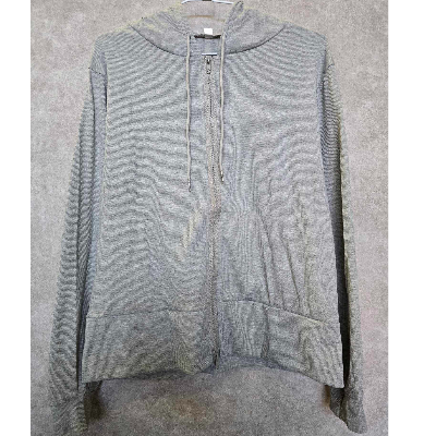灰色素面連帽外套