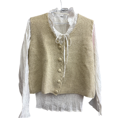 【女上衣】毛料排釦背心+荷葉領蝴蝶結不皺襯衫【F】